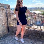 Profesora de inglés con 6 años de experiencia y el título B2 ofrece clases de inglés desde primaria hasta segundo de secundaria. Se reforzará cualquiera de las áreas y dominios que se desee (reading, writing, listening y speaking)